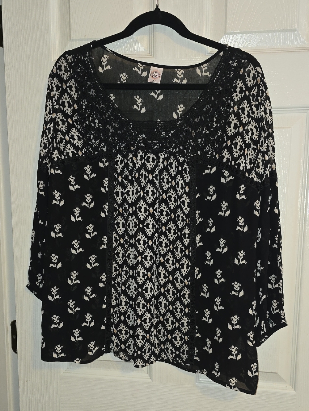 Bila Black & White Boho Scoop-Neck Blouse